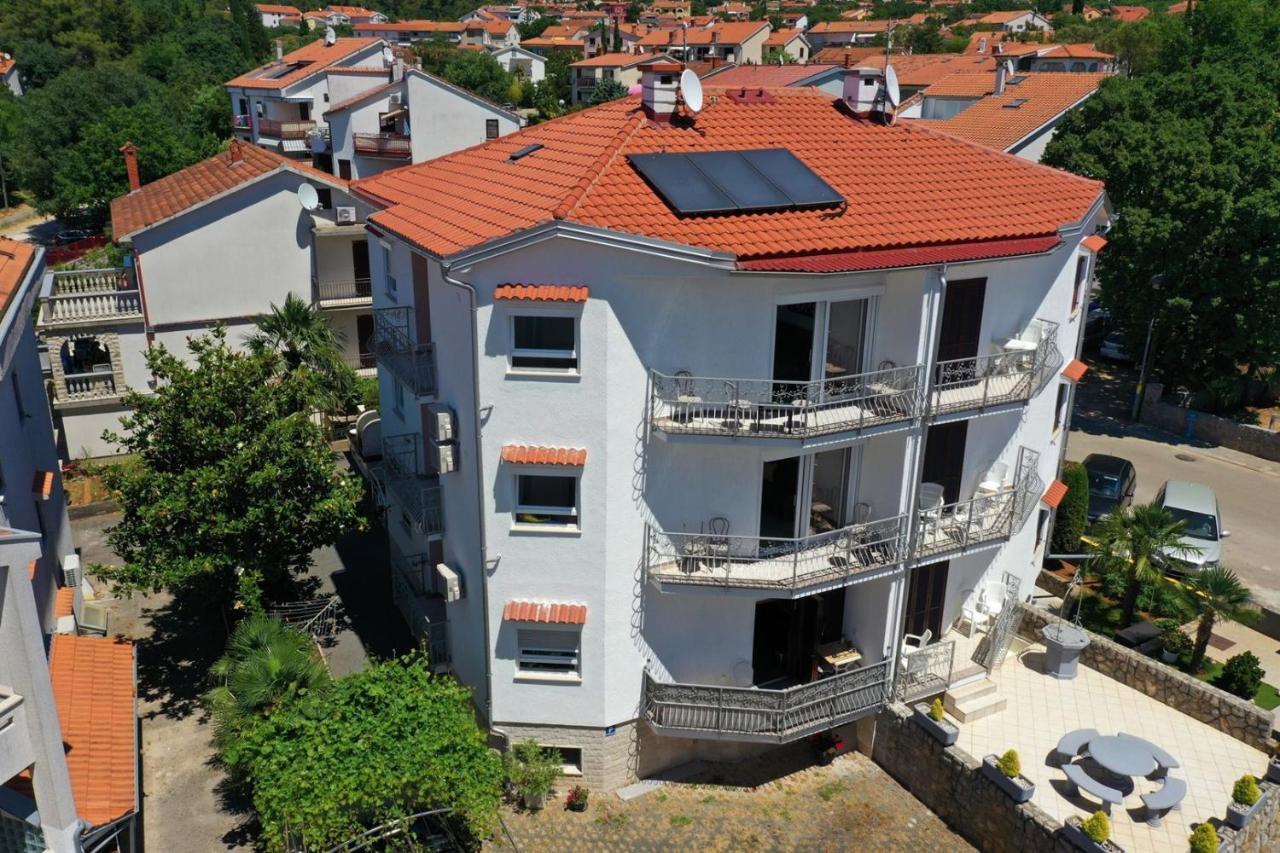Apartments Mary Malinska Esterno foto