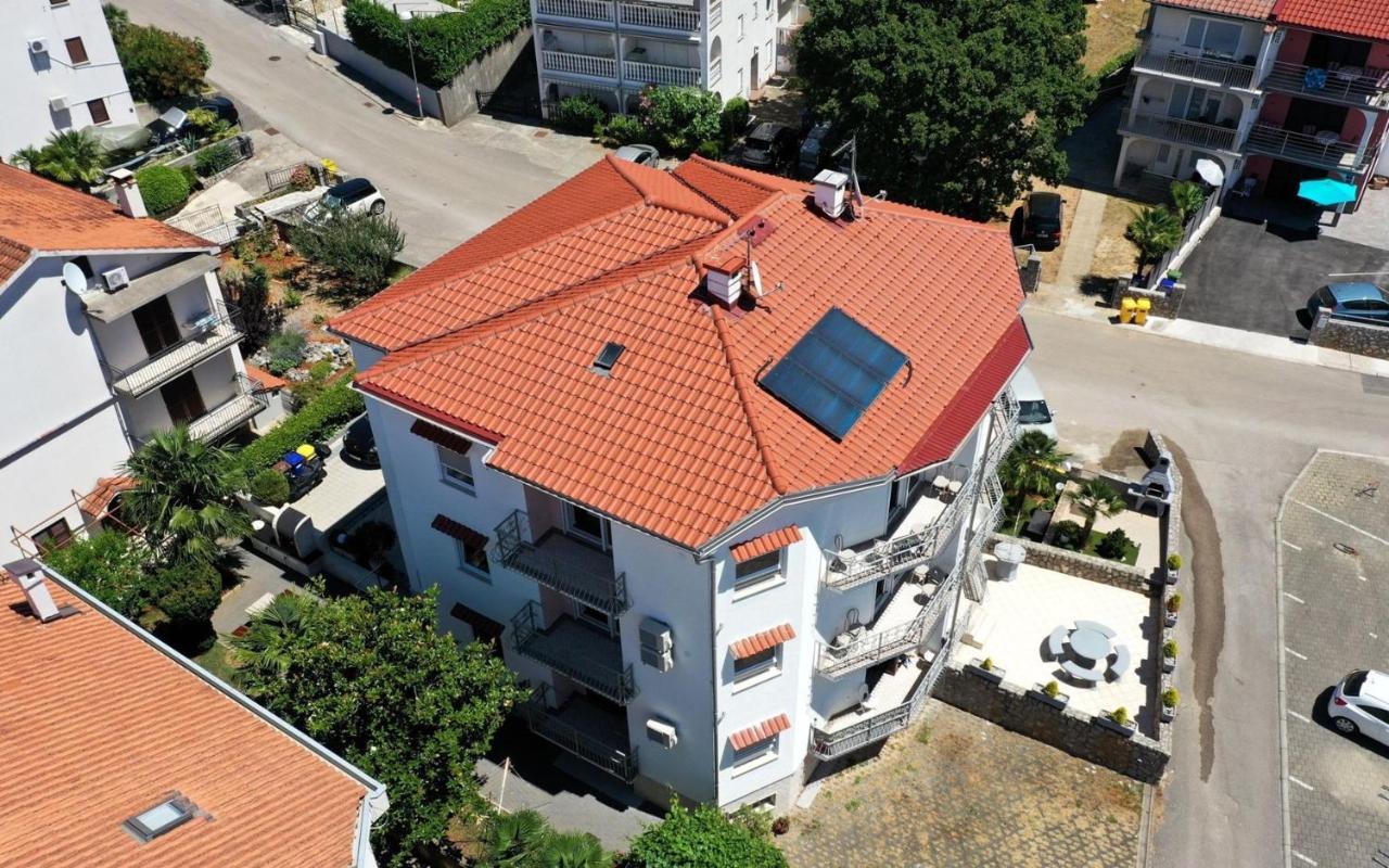 Apartments Mary Malinska Esterno foto