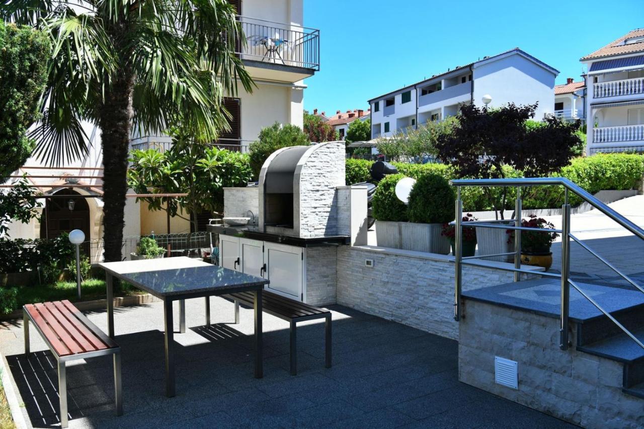 Apartments Mary Malinska Esterno foto