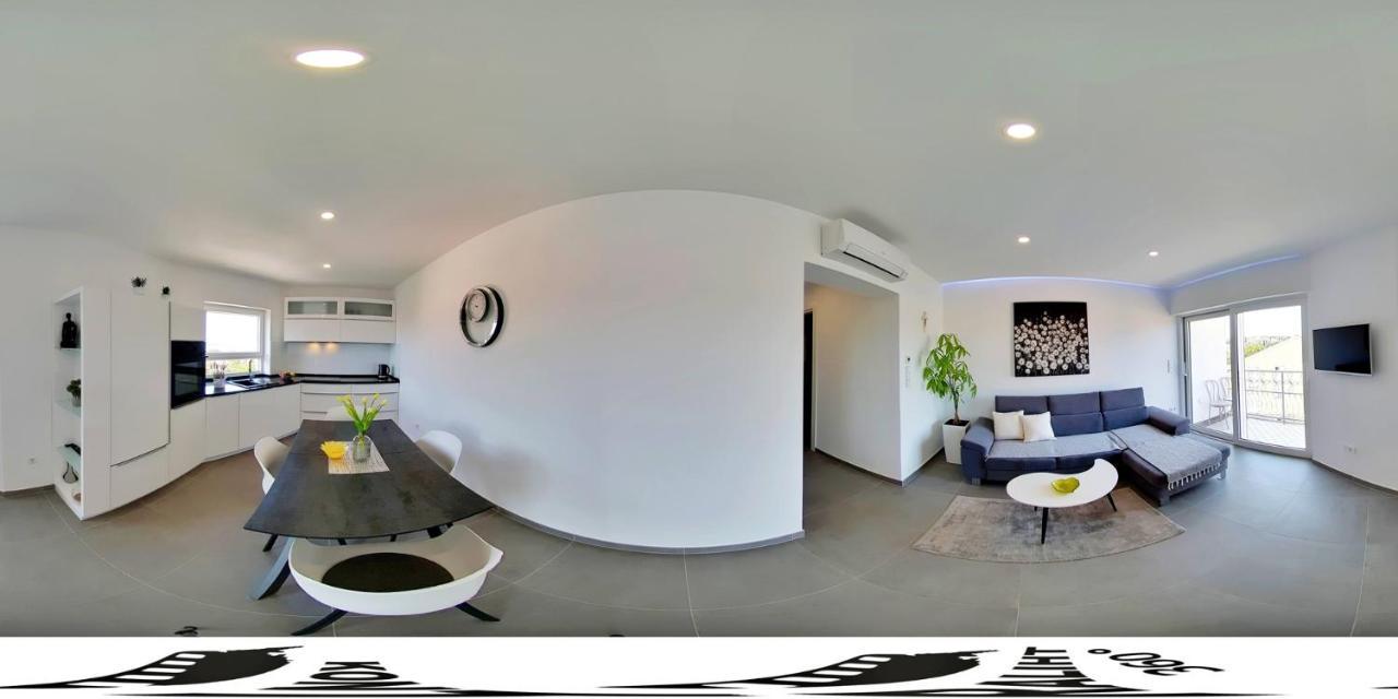 Apartments Mary Malinska Esterno foto