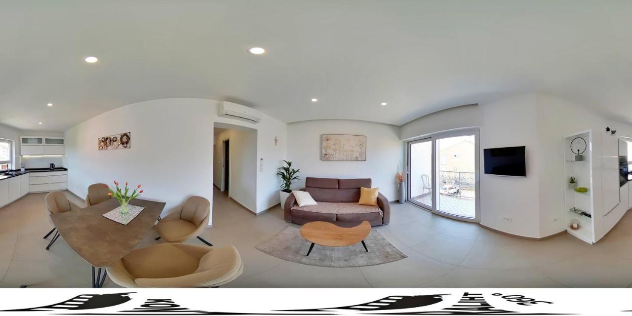 Apartments Mary Malinska Esterno foto