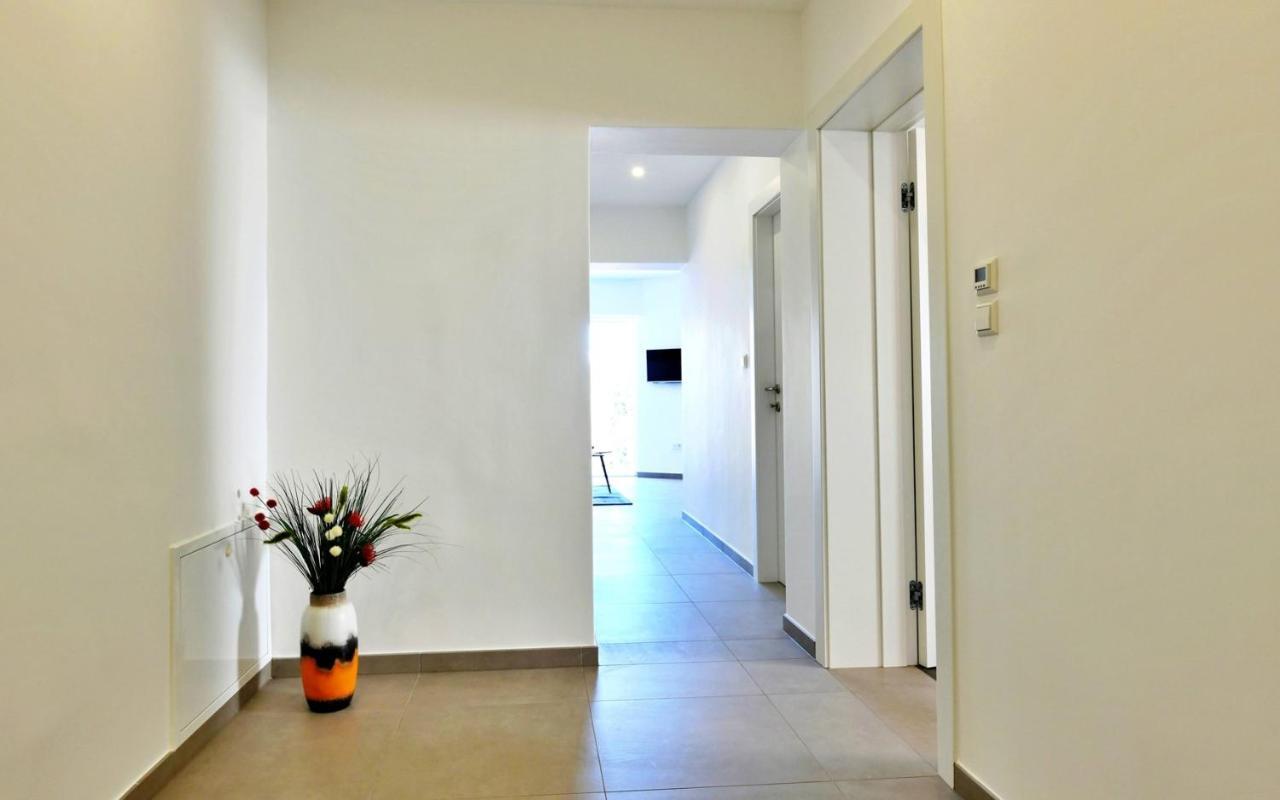 Apartments Mary Malinska Esterno foto